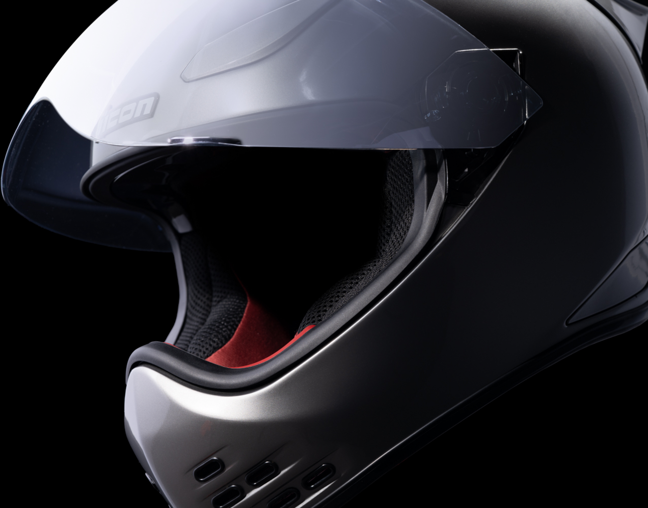 Icon-domaintm-helmet-cornelius-silver-medium-0101-14974 - image none - edfebaed-1a3d-4c00-b958-54d0f8d1813e