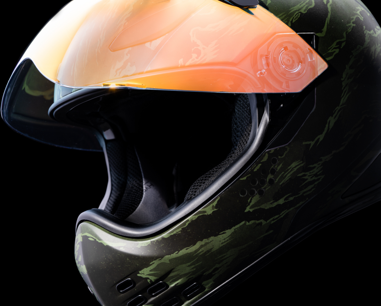 Icon-domaintm-helmet-tigers-blood-green-medium-0101-14925 - image none - cf20a5a5-2347-4275-aefa-9159f19679e2